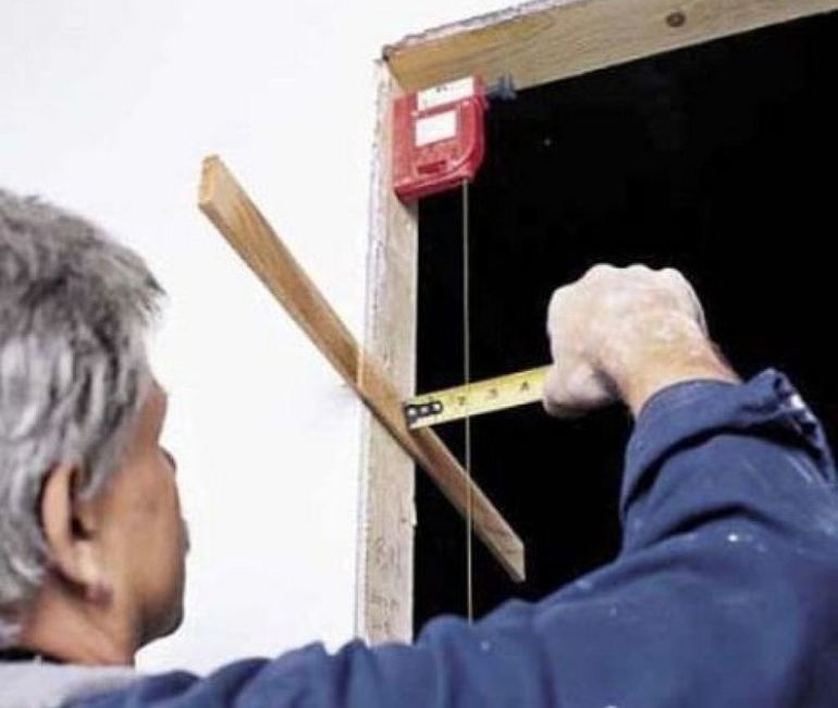 Cómo quitar el crujido de las puertas.