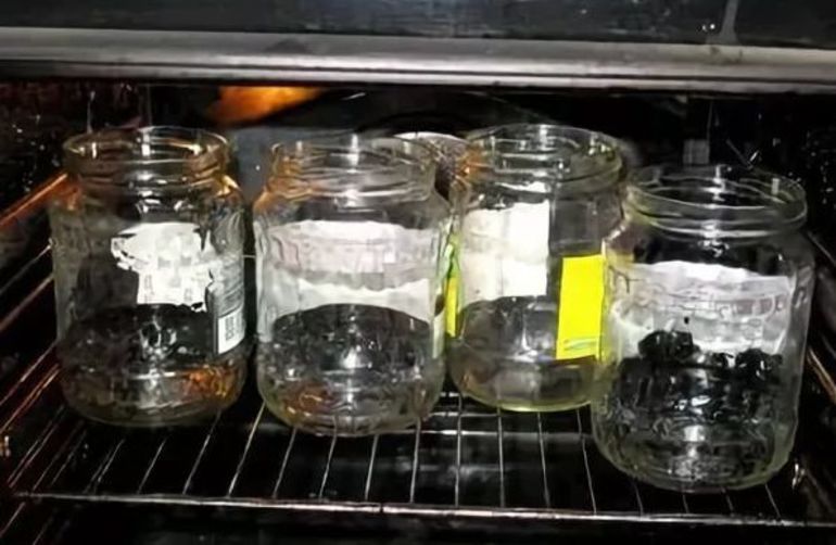 Esterilización de latas en horno eléctrico.