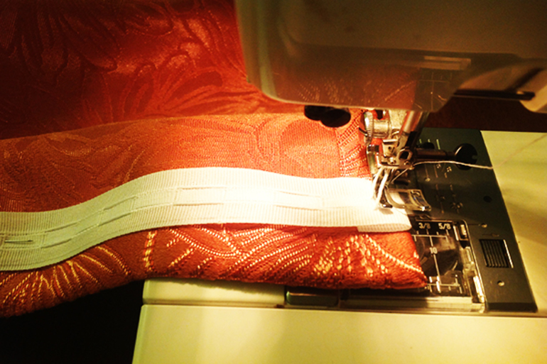 Cómo coser cinta a la cortina