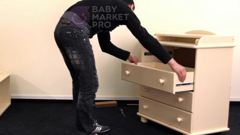 Montaje de una cómoda con guías
