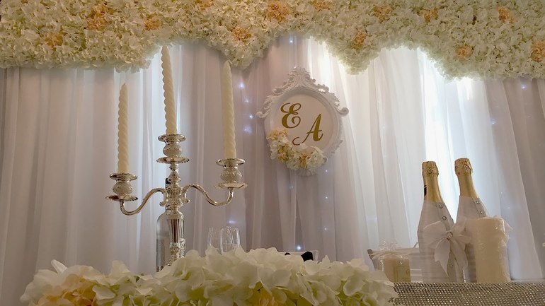 Decoración de salón de bodas