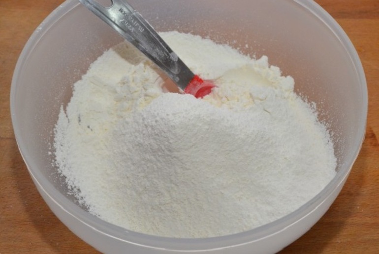 Mezcle talco, almidón y tiza