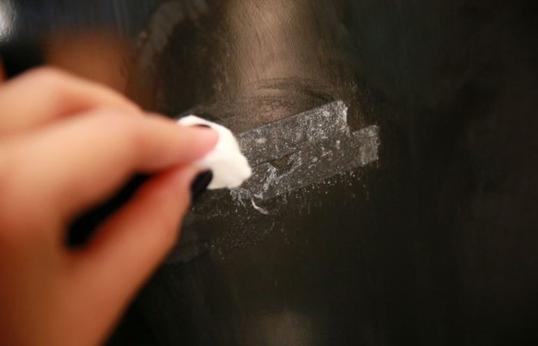 Cómo quitar la cinta de doble cara