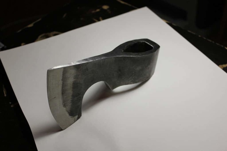 Cabeza de hacha de metal