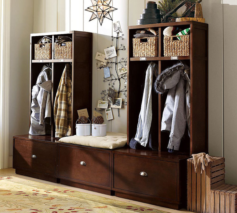 Percha en el pasillo