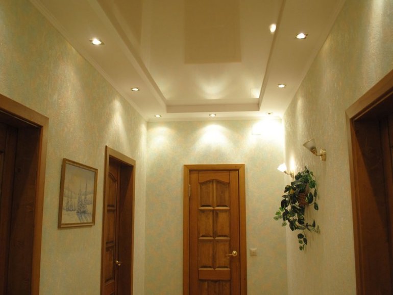 Estirar el techo en el pasillo