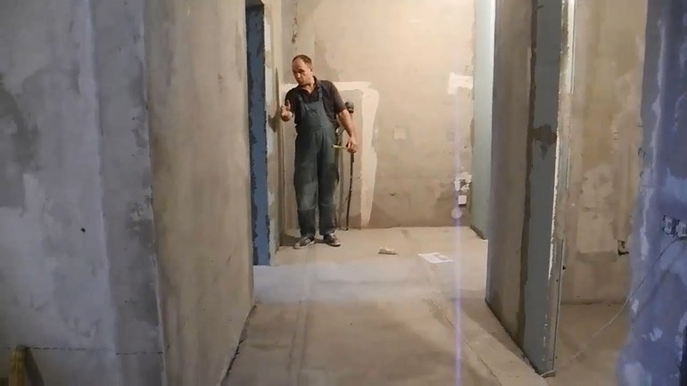 Las paredes se limpian y se alisan después de la limpieza.