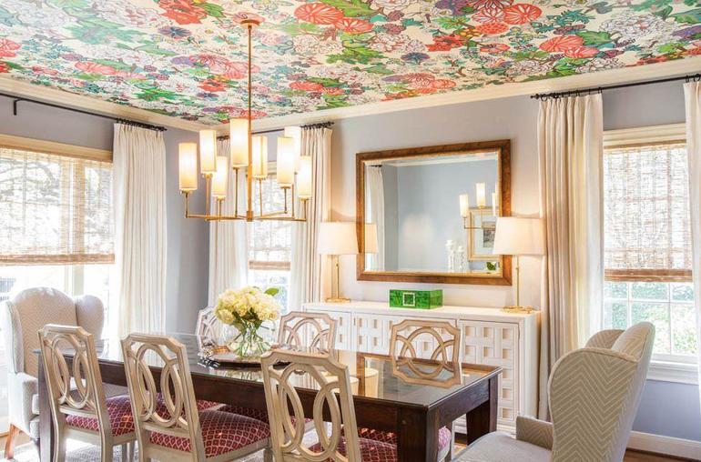 Usando papel tapiz en el techo