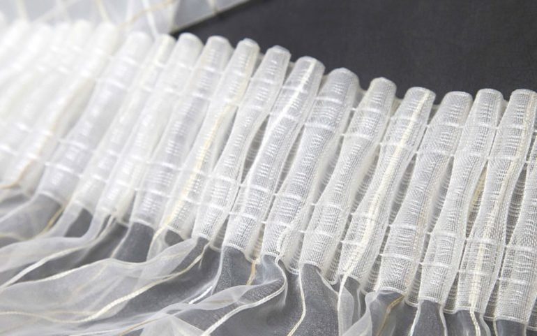 Cinta para crear volantes en las cortinas.