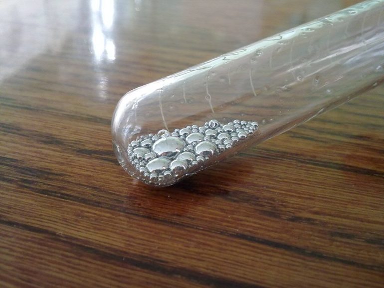 Mercurio recogido de un termómetro