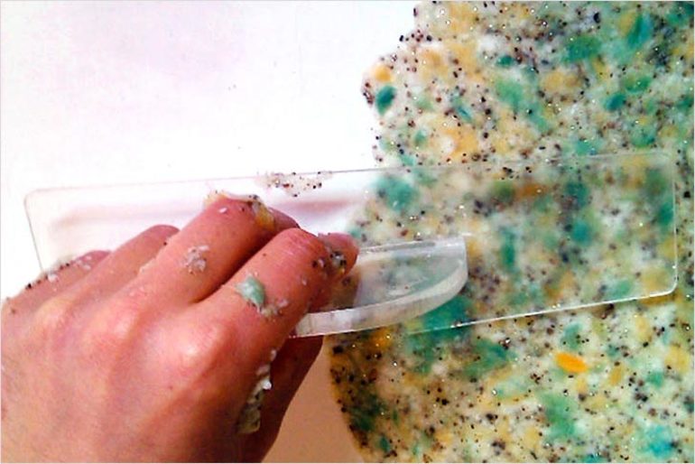 Cómo empapar un fondo de pantalla líquido