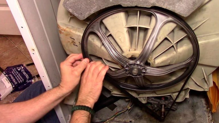 Cómo reemplazar y tensar la correa en la lavadora