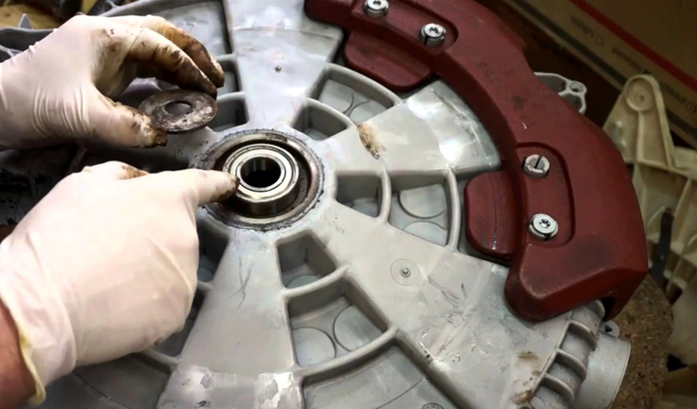 Deformación del eje y la polea en la lavadora.