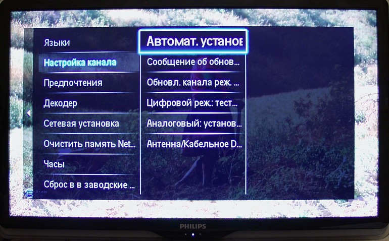 Conectar un cable a un televisor Philips