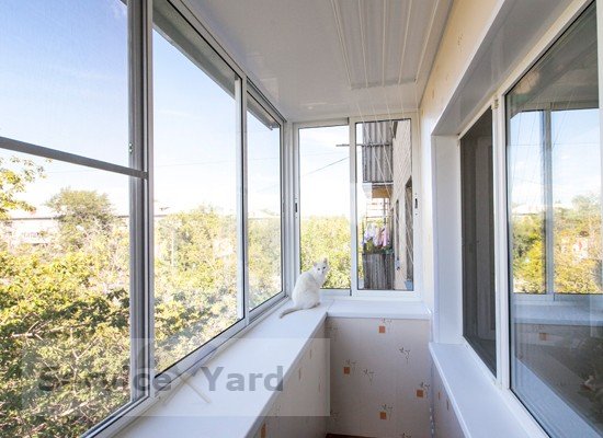 ¿Cómo quitar la película de las ventanas de plástico?