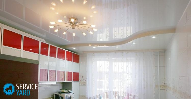 glyancevyj_potolok_na_kuhne